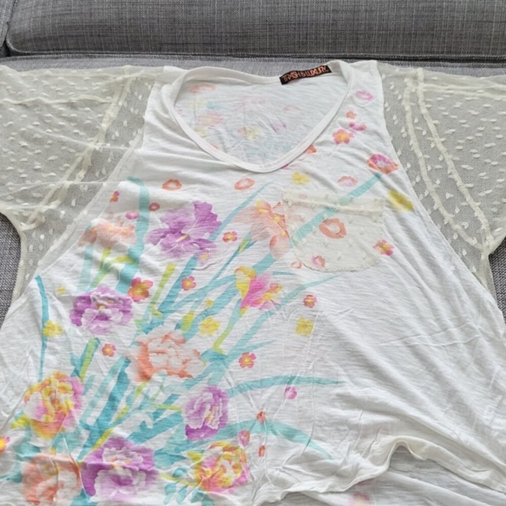 Trash & Luxury White flower lace top Size Small